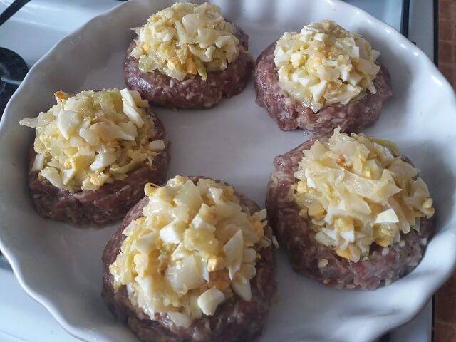 Стожки из фарша и картофеля в духовке