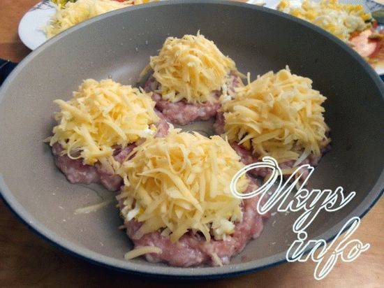 Стожки из фарша и картофеля в духовке