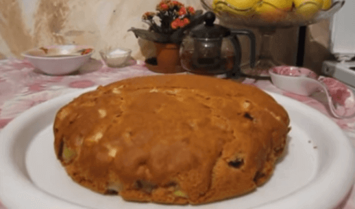 Пирог с яблоками в духовке: 7 фото рецептов