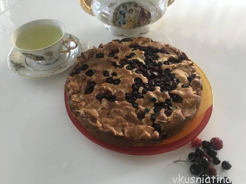 Пирог с яблоками в духовке: 7 фото рецептов