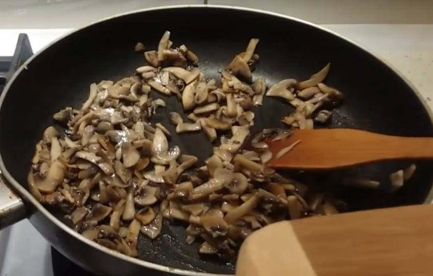 Салат с черносливом: 8 фото-рецептов пошагово