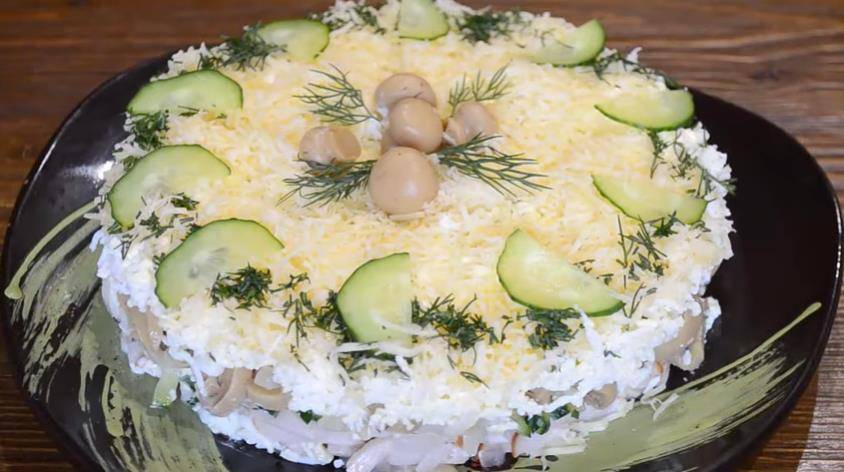 Салат из огурцов и яиц