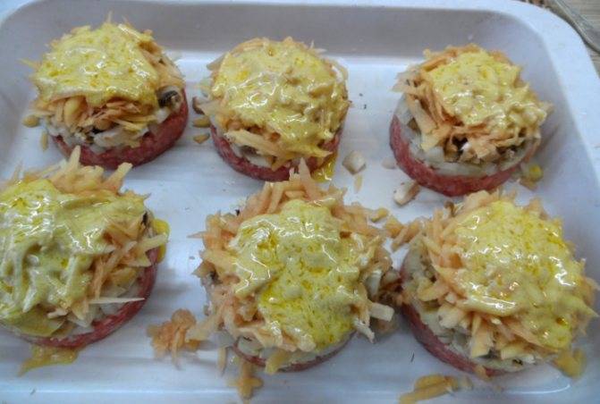 Стожки из фарша и картофеля в духовке