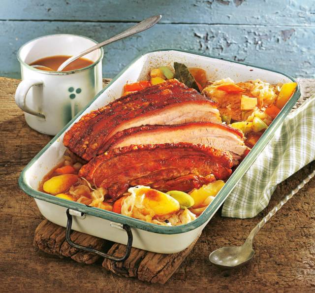 Свиная рулька в пиве