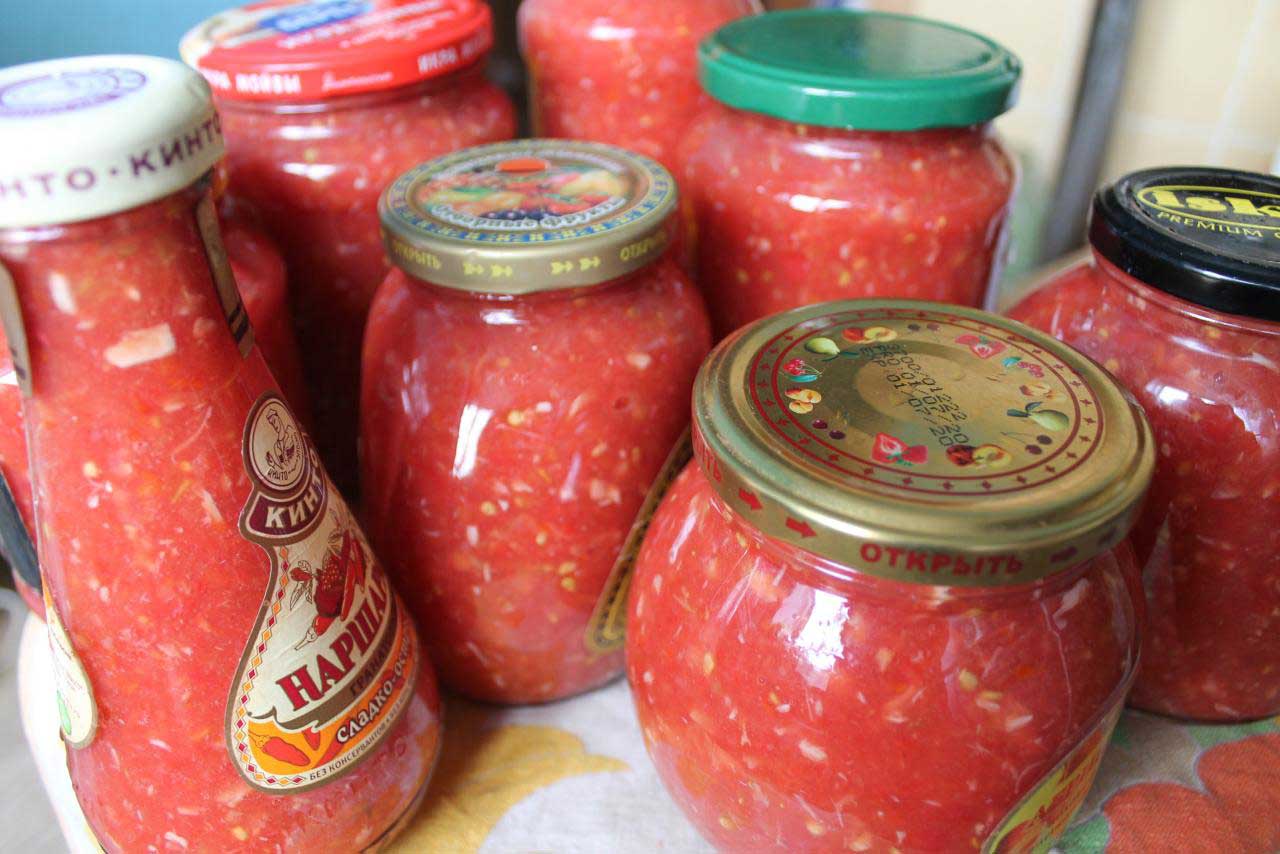 Помидоры с хреном и чесноком