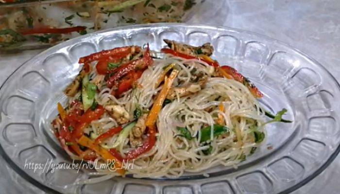 Салат с курицей и овощами: фото-рецепт