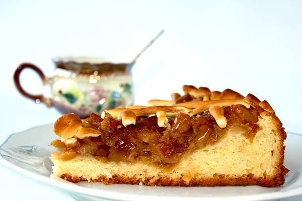 Пирог с яблоками в духовке: 7 фото рецептов