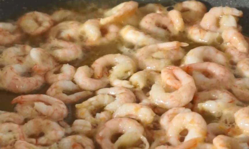 Салат с креветками и помидорами: этот фото-рецепт покорит даже гурманов