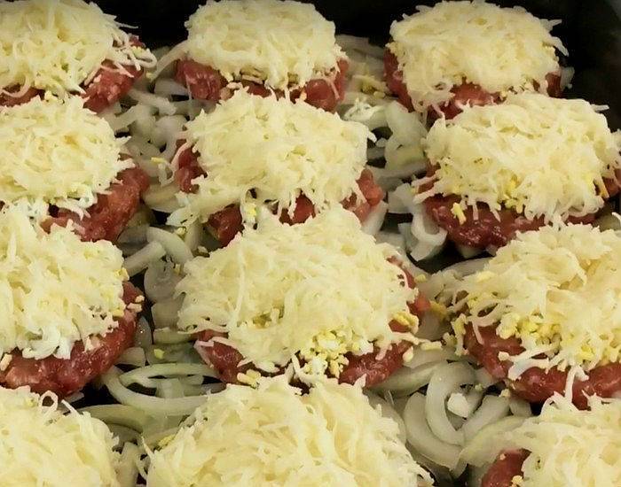 Стожки из фарша и картофеля в духовке