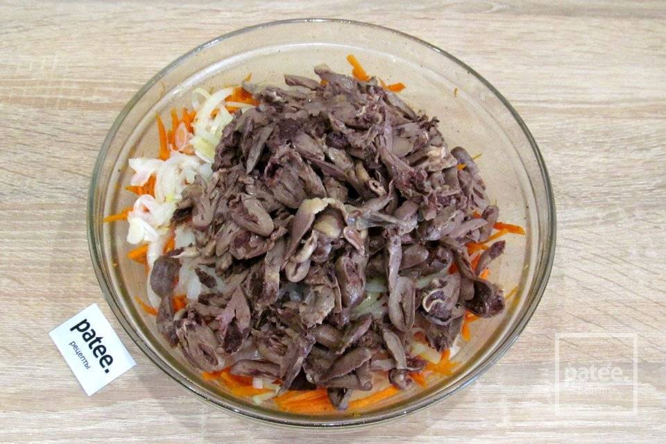 Сердечки с луком и морковью