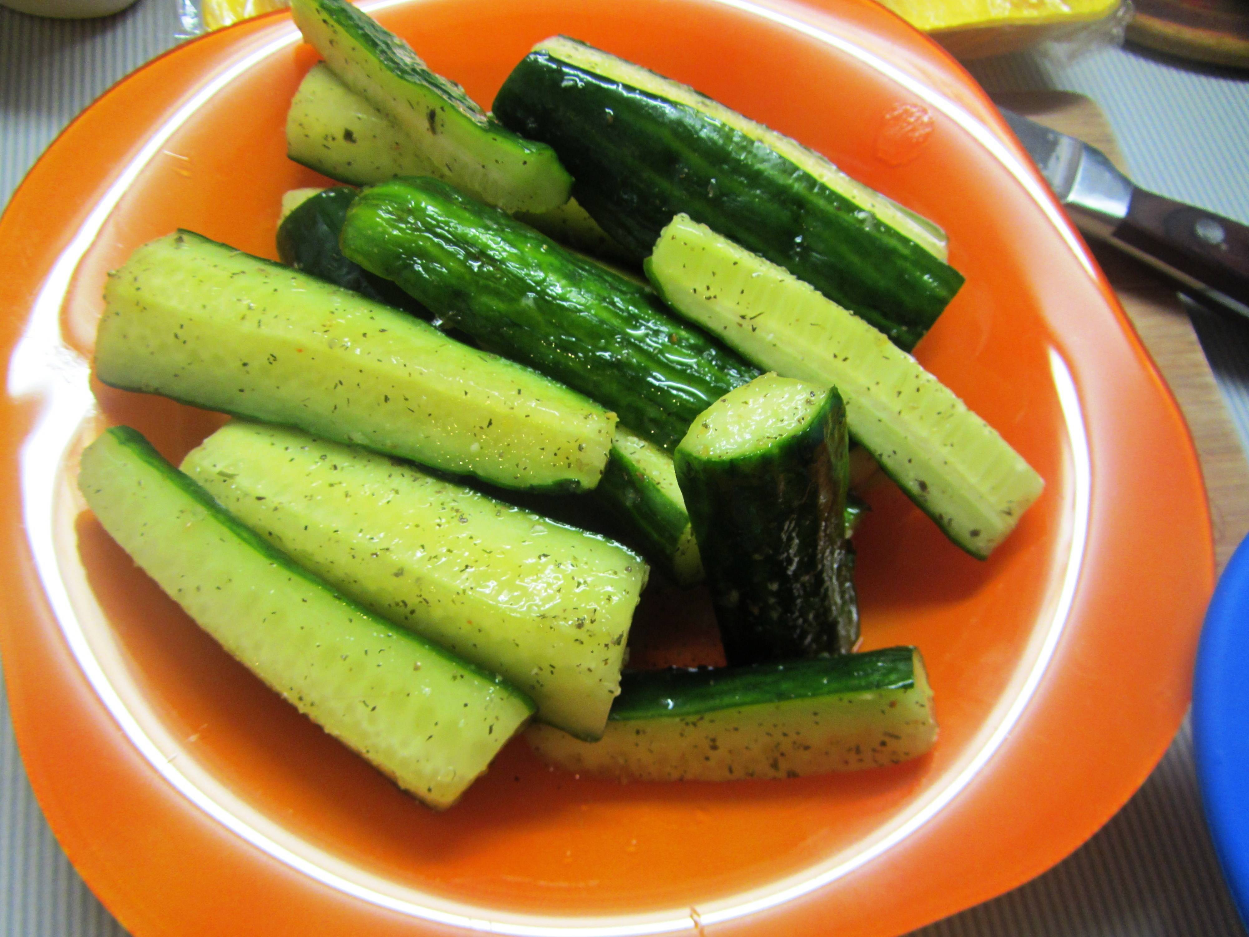 Малосольные огурцы в пакете