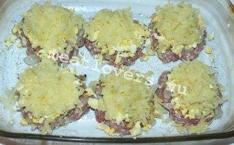 Стожки из фарша и картофеля в духовке
