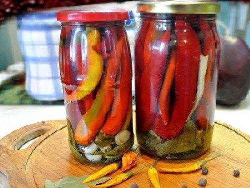 Горький перец на зиму: 10 вариантов закуски с огоньком!