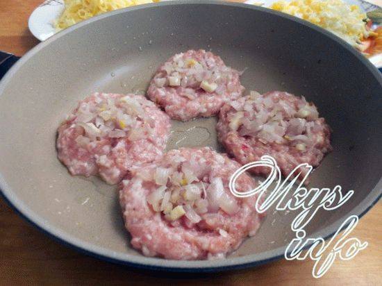 Стожки из фарша и картофеля в духовке