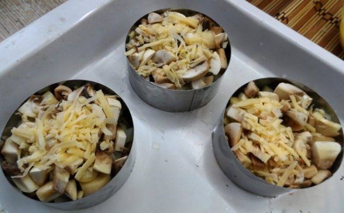 Стожки из фарша и картофеля в духовке