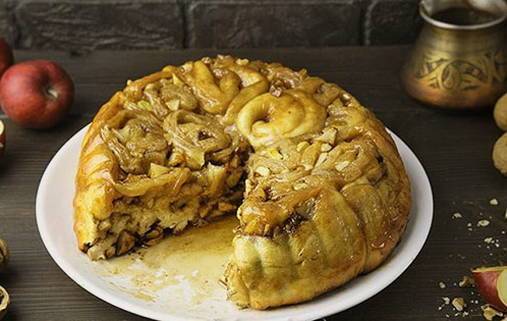 Пирог с яблоками в духовке: 7 фото рецептов