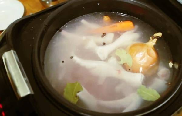 Как приготовить праздничный холодец из курицы: рецепт с фото