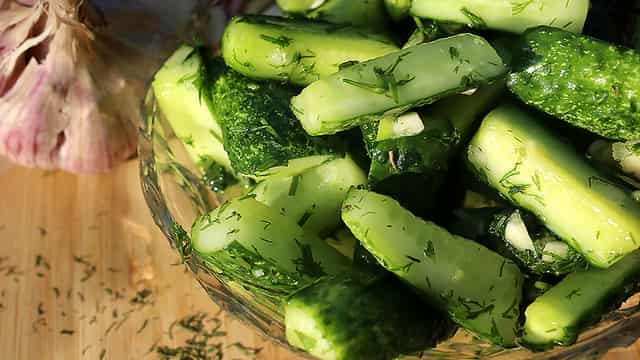 Малосольные огурцы в пакете