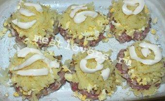 Стожки из фарша и картофеля в духовке