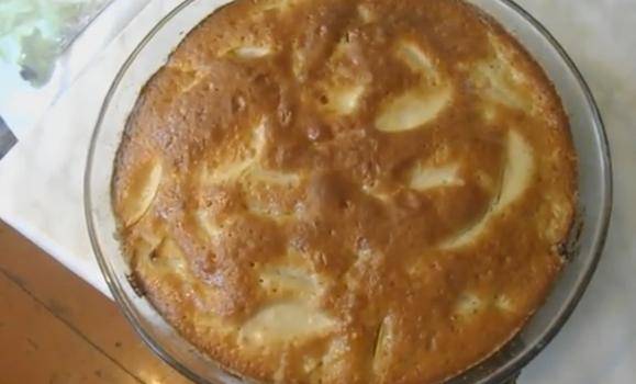 Пирог с яблоками в духовке: 7 фото рецептов