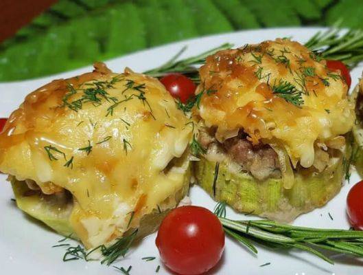 Стожки из фарша и картофеля в духовке