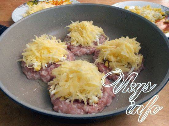 Стожки из фарша и картофеля в духовке