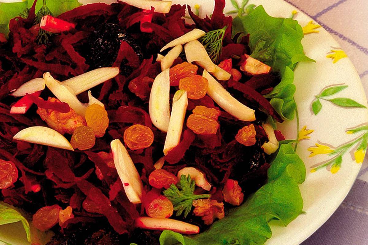 Салаты из свежей (сырой) свеклы - очень вкусные и простые рецепты!