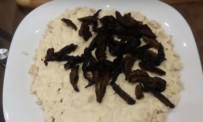 Салат с черносливом: 8 фото-рецептов пошагово