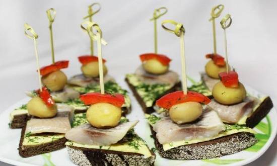 Пасты, паштеты и намазки для бутербродов на праздничный стол: 10 фото рецептов