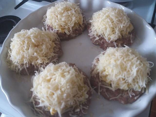 Стожки из фарша и картофеля в духовке