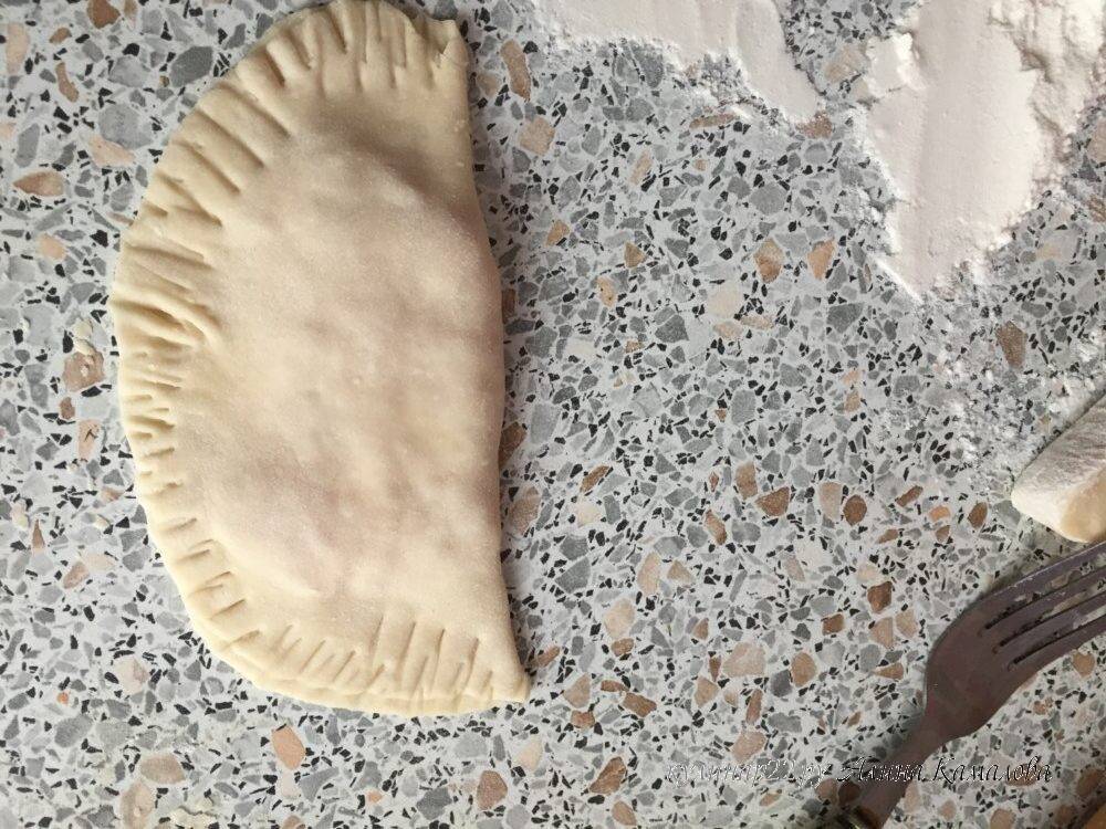 Сочные чебуреки из готового теста: 3 фото-рецепта