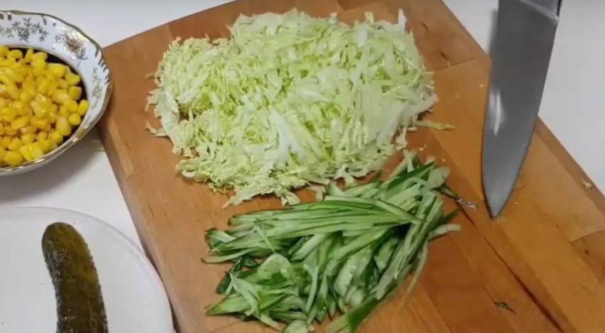 Салат с кукурузой и помидорами: 4 фото-рецепта полезной закуски