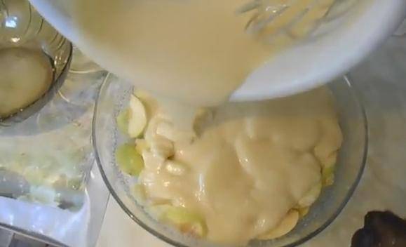 Пирог с яблоками в духовке: 7 фото рецептов