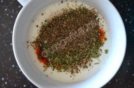 Курица в кефире — варианты приготовления