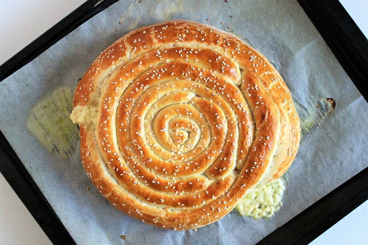 Пирог из слоеного теста: 15 вкусных рецептов приготовления