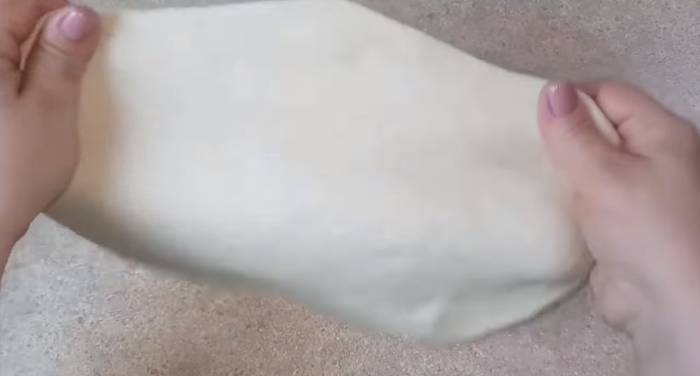 Универсальный салат с колбасой, помидорами и сыром — фото рецепт