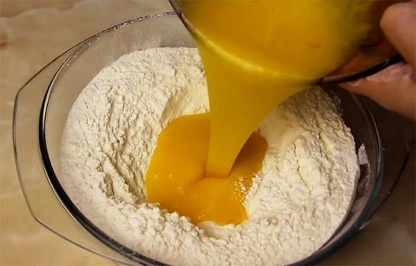 Пирог с яблоками в духовке: 7 фото рецептов