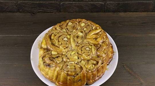 Пирог с яблоками в духовке: 7 фото рецептов