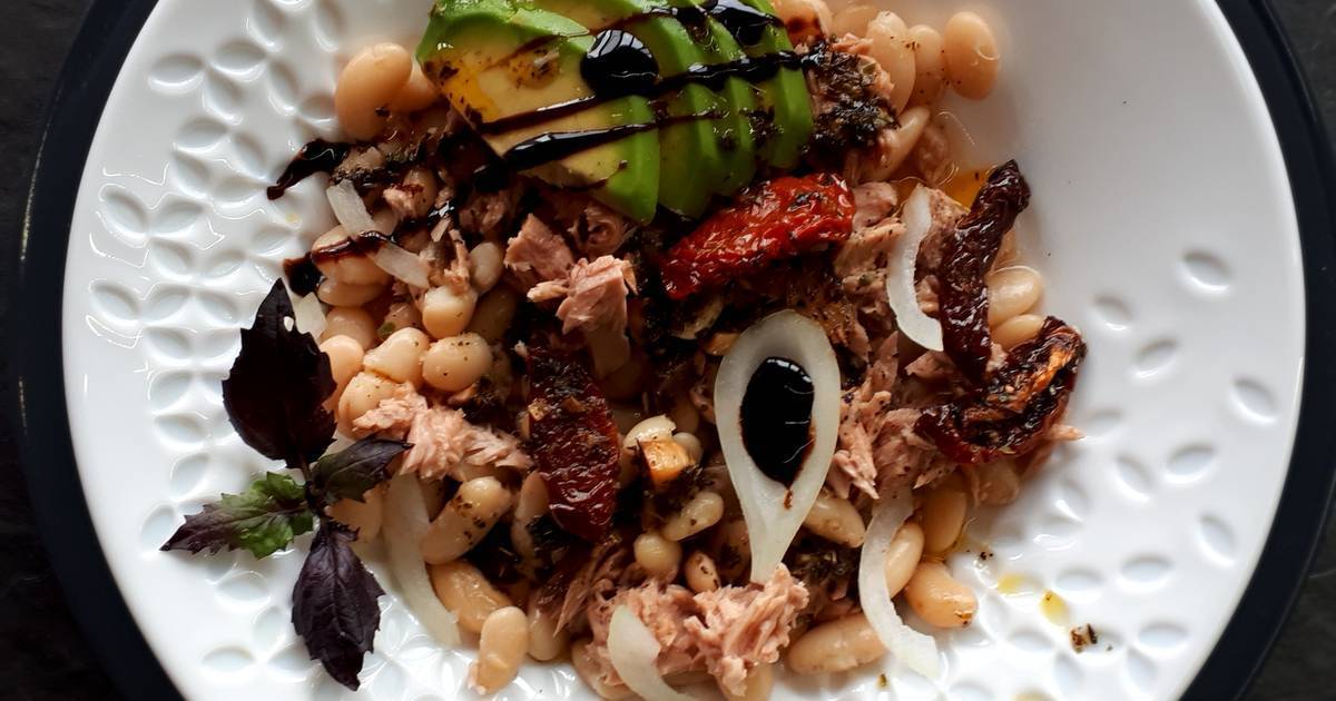 Диетический салат с консервированным тунцом: 16 рецептов к будням и на праздничный стол