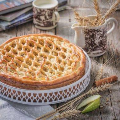 Пирог с яблоками в духовке: 7 фото рецептов