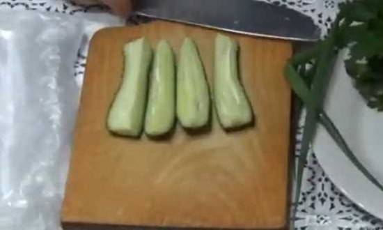 Малосольные огурцы в пакете