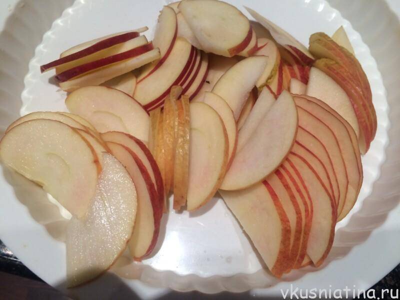 Пирог с яблоками в духовке: 7 фото рецептов