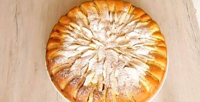 Пирог с яблоками в духовке: 7 фото рецептов