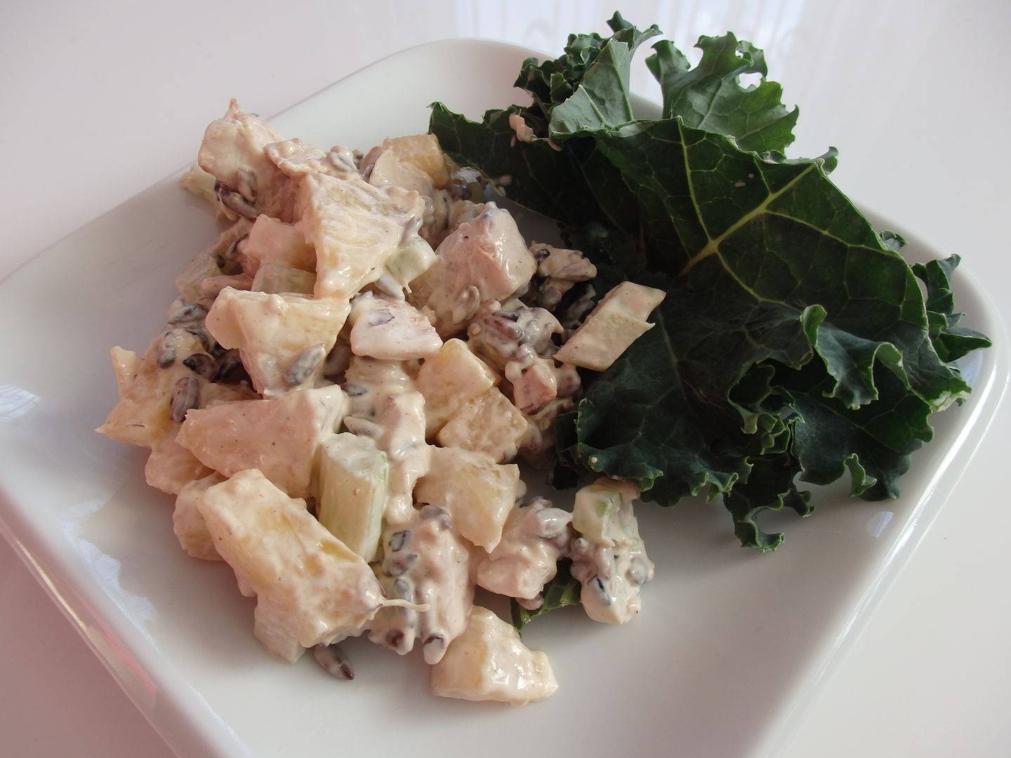 Салат с курицей и сельдереем: такой подают в ресторанах. Фото рецепт