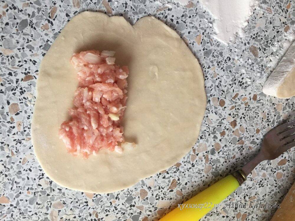 Сочные чебуреки из готового теста: 3 фото-рецепта