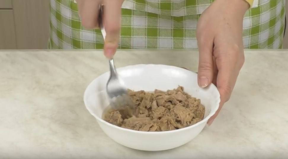 Салат с консервированным тунцом