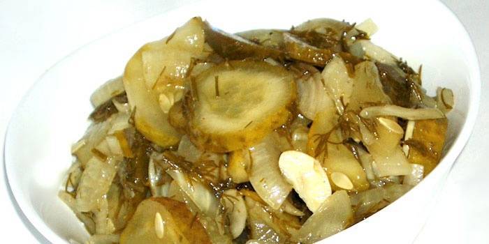 Огурцы с луком на зиму — фото-рецепт