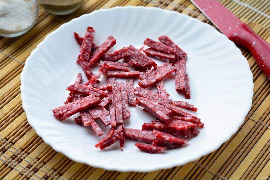 Салат с крабовыми палочками и колбасой - 11 простых рецептов