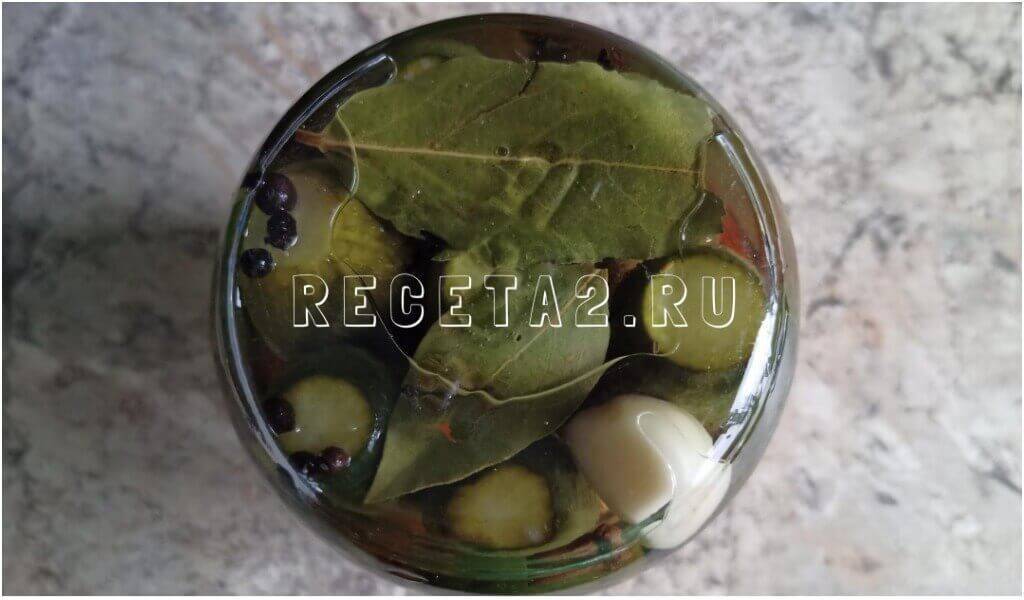 Огурцы с бархатцами: необычный рецепт соленья