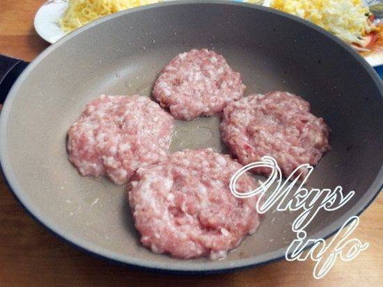 Стожки из фарша и картофеля в духовке